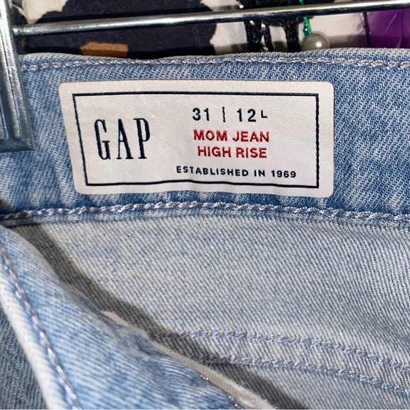 GAP MOM JEANS HIGH RISE - Picture 4 of 7